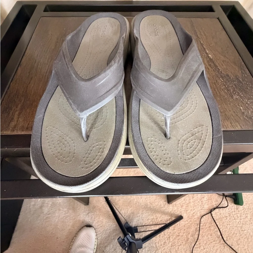 CROCS Men Iconic - Comfort Thomg Sandal Gray and Tan - Picture 4 of 9